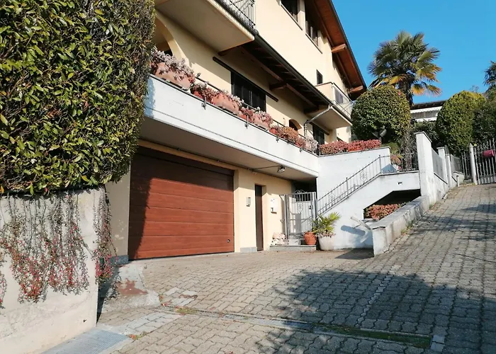 Sunny Garden With View - Peaceful Escape Near Maggiore Villa